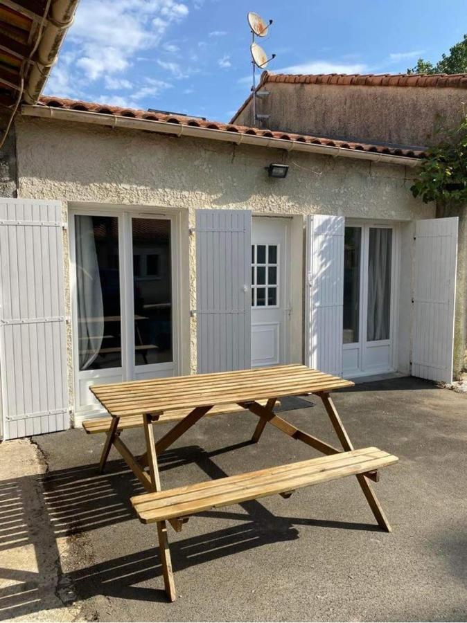 Gite Le Verger Soulignonne Exteriör bild